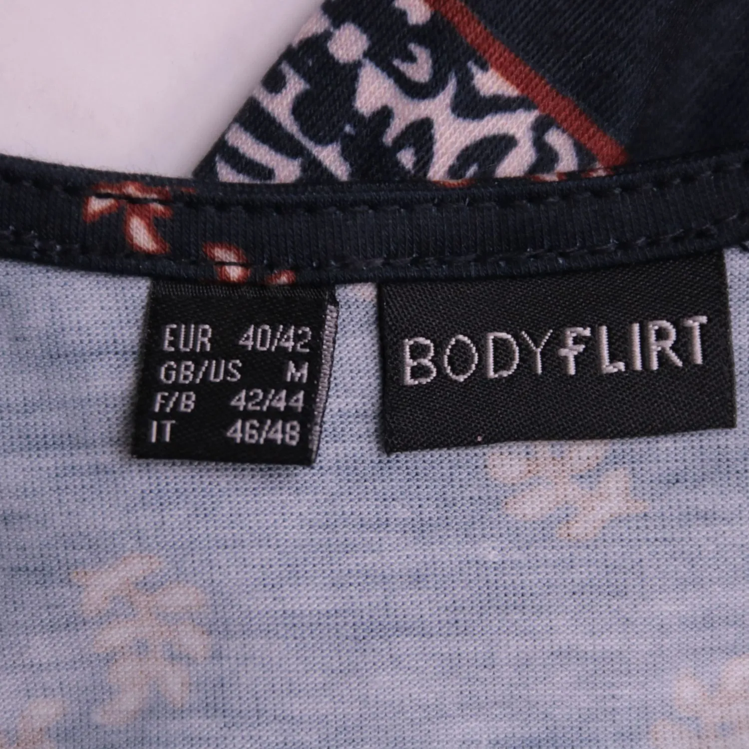 Чёрное платье BODYFLIRT с растительным принтом, размер 46 (M)
